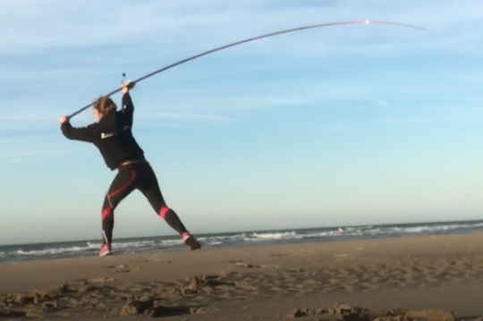 Le lancer "longue distance", typique du surfcasting.