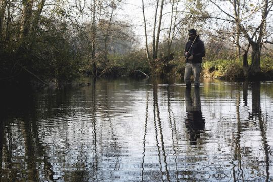 Une animation lente du leurre canne haute afin de rester dans un plan le plus vertical possible.