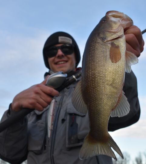 Un petit poisson dans une eau à 6°C, qui n'a pas eu peur de se jeter sur un Rudra 130sp.