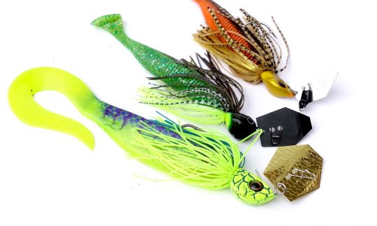 3 Blade Jigs différents, de bas en haut : Illex Crazy Crusher, Evergreen Jack Hammer et Deps B-Custom.