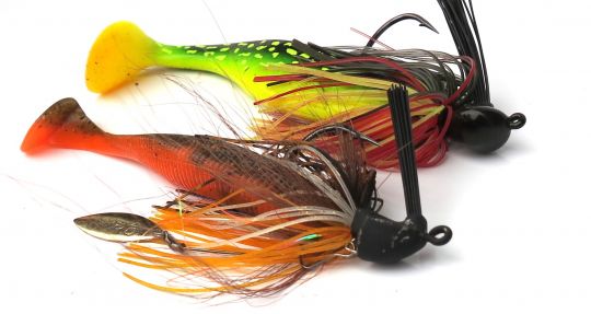 Mes deux Rubber Jigs favoris : Gunki Hoverjig (en-dessous) et Black Flagg RK Jigg (au-dessus).