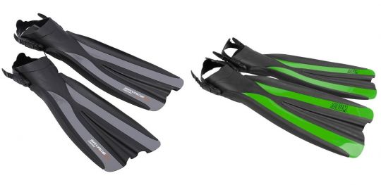 Palmes longues proposées par Savage Gear (gauche) et Madcat (droite)