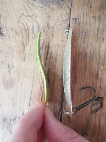 Les deux formes principales de cuillères ondulantes sont en "S" ou concave.