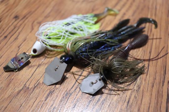 Bladed jigs pour le black-bass.