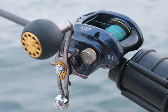 Moulinet baitcasting robuste en aluminium