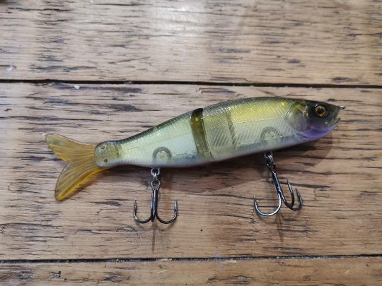 Le S Waver est un glidebait, c'est à dire un swimbait articulé en 2 parties.