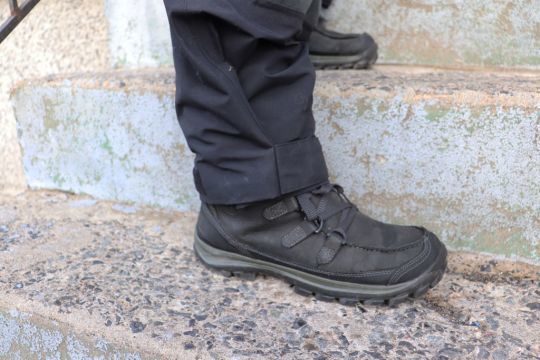 Avoir de bonnes chaussures permet de garder les pieds au chaud.