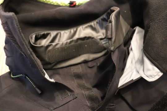 Le col de la Musto MPX Offshore Smock est très agréable.
