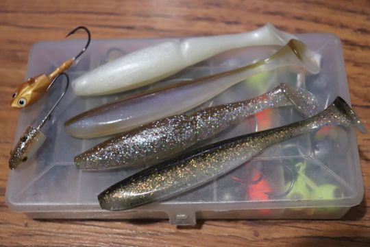 One up shad de sawamura et easy shiner impact de keitech, des références pour la pêche du doré et du sandre.