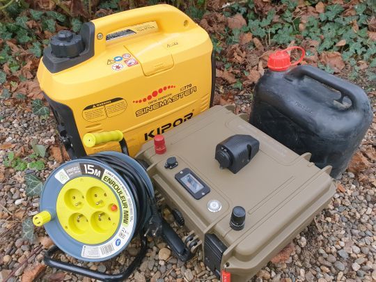 Le groupe électrogène associé à une batterie lithium comme ma valise LBS de 100 AH permet une autonomie incroyable ! 