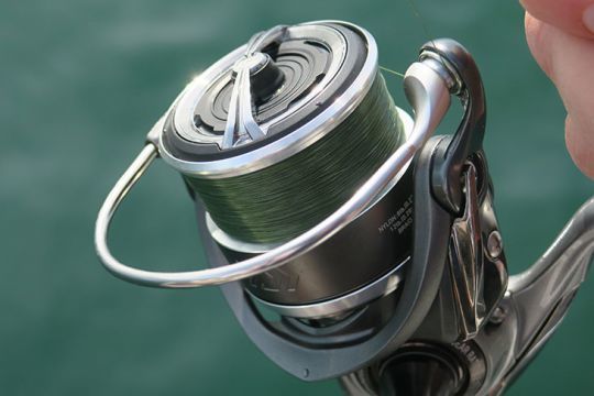 Desserrez le frein après chaque partie de pêche