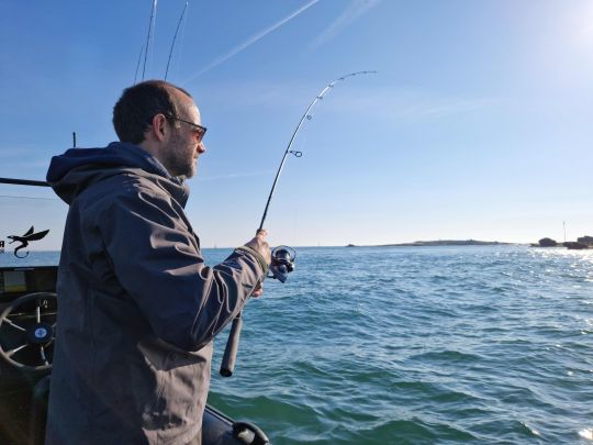 La canne à pêche Daiwa Saltist AGS 3 en 2.43m est parfaitement adaptée à ce type de pêche.