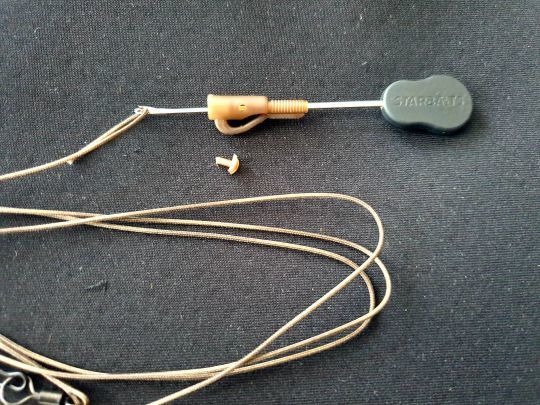 Pensez à enlever la tétine pour enfiler l'insert plomb.