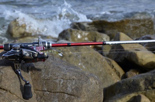 Un leurre dur armé de triples sans ardillons