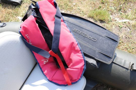 Attacher ses affaires sur le float-tube libère les bras.