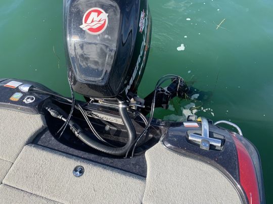 Les ancres hydrauliques Minn Kota Raptor permettent de tenir un bateau ancré par 3 mètres de profondeur.