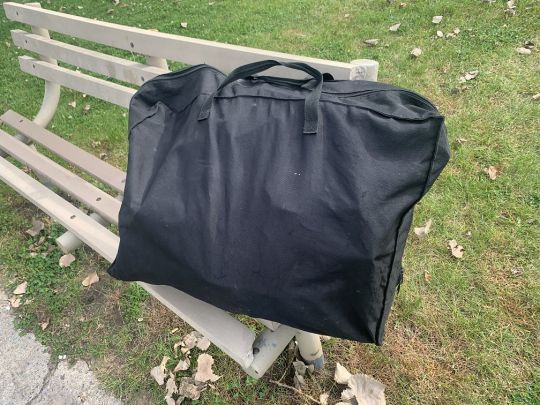 Un sac de transport ajusté prend peu de place et facilite le rangement.