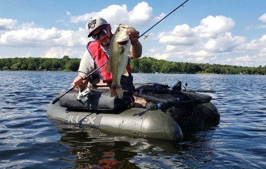 La chaleur augmente la pression de l'air dans le float-tube.