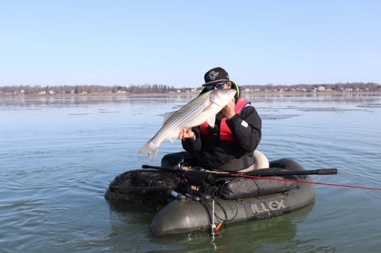 Le froid réduit la pression de l'air dans le float-tube.
