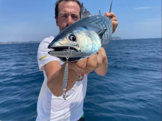 Hervé pêche aussi bien du bord qu'en bateau