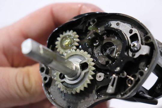 Un moulinet ne doit pas excéder de graisse.