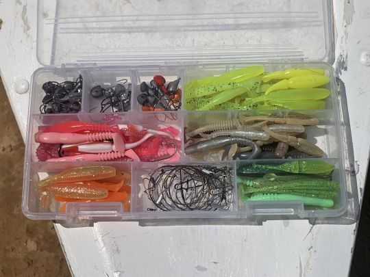 Ma boite de leurres pour les petits poissons.