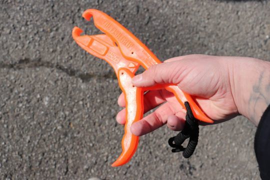 Ce fis grip peut se manipuler à une main.