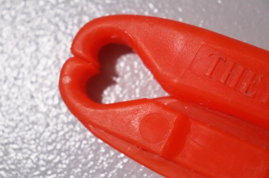 Il y a un espace pour protéger les dents des poissons.