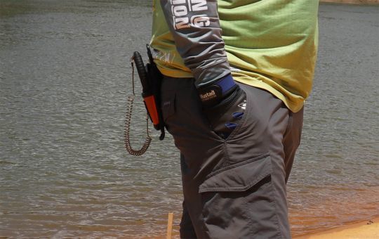 Attacher sa pince à la ceinture est très pratique.