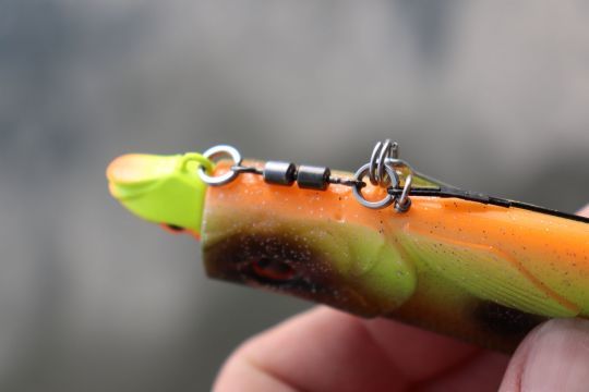 L'émerillon et la pin rendent le montage facilement détachable.