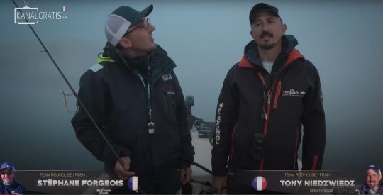 Le brouillard rend la navigation difficile en début de journée. Stéphane et Tony vont mettre un peu de temps à trouver leur rythme de croisière !