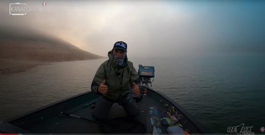 Pendant ce temps, Relax démarre sur les chapeaux de roue !