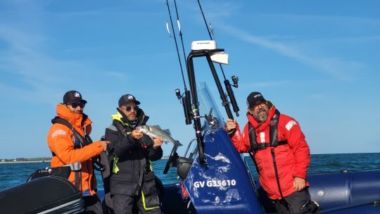 Les bars n'ont qu'à bien se tenir. Ils ont à faire à des pêcheurs confirmés et décidés.