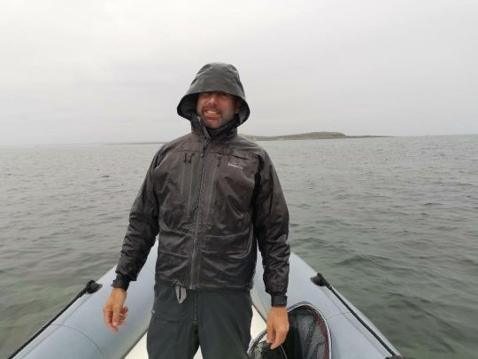 Lors des sorties pluvieuses, une vraie tenue étanche est indispensable pour tenir toute la journée.