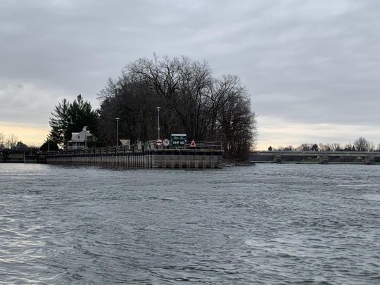 Les écluses permettent de pêcher en float-tube, en restant à l'abri du courant.