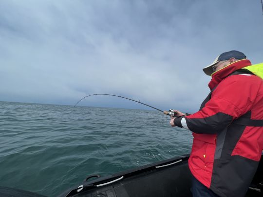 La pêche en verticale au jig est sûrement la plus simple pour débuter.