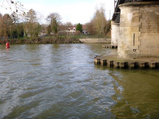 Les piles de pont sont des spots à sandre