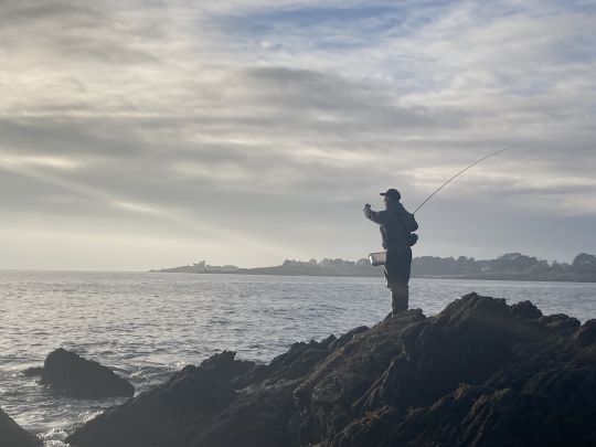 La pêche du bar sur la côte s'adresse plutôt à des pêcheurs expérimentés
