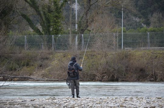 Pêcher en utilisant le courant