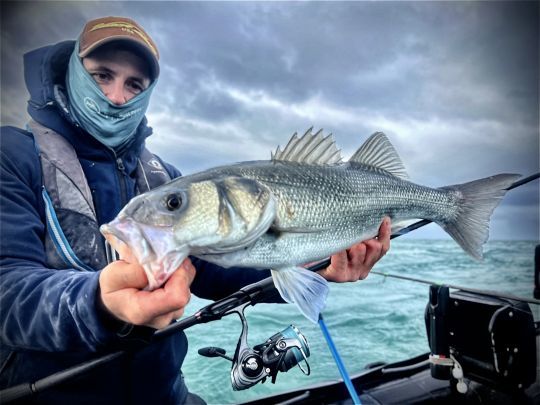 L'une des clés pour réussir à pêcher ses poissons et des réussir à maintenir son leur le plus proche, possible du fond !