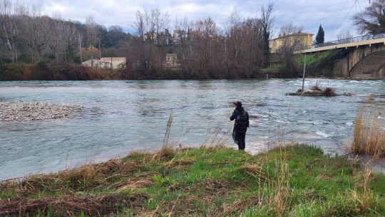 Entretenir les cours d'eau pour la pratique de la pêche.