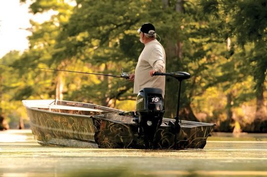 Attacher un moteur électrique sur un support vertical est le plus commun.