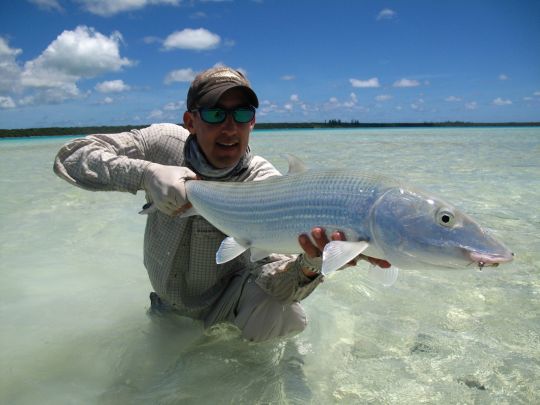 Bonefish trophée de Nouvelle Calédonie pesé à 14 livres. Le poisson d'une vie! 