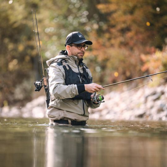 La veste 900 light est en polyamide 3 couches : imperméable, résistante et respirante.