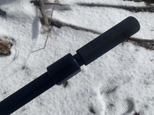 Une molette permet d'allonger le manche.