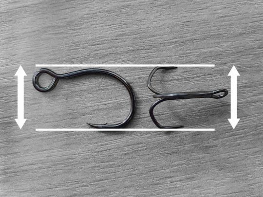 Il est important de bien prendre en compte la taille de l'hameçon triple avant de le remplacer par un hameçon simple.