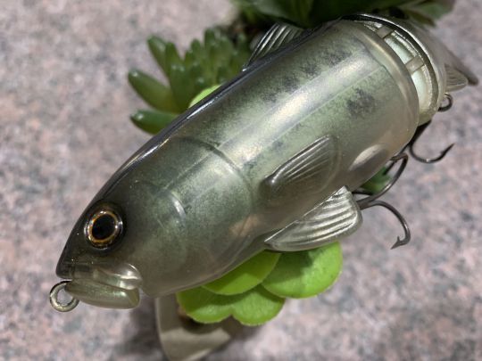 Les détails sont nombreux.