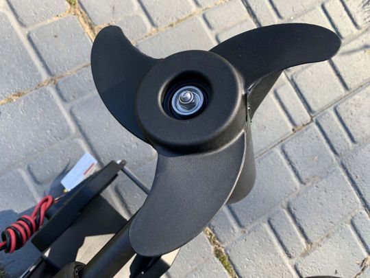 L'hélice possède 3 pales.