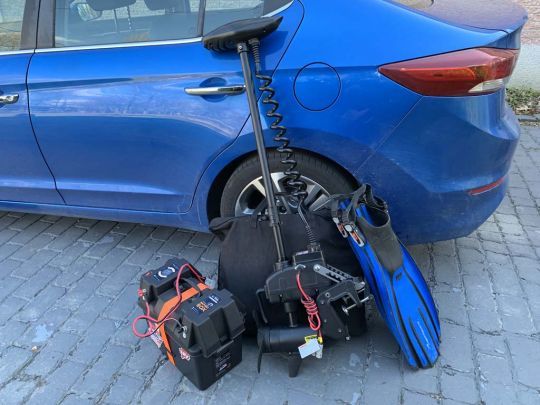 On peut motoriser un float-tube facilement.