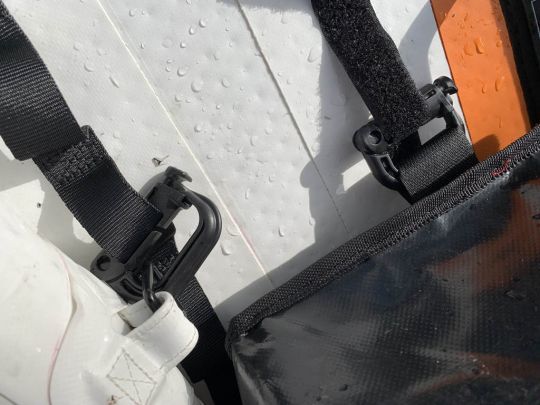 Le système MOLLE permet d'aménager son float-tube comme on le souhaite.